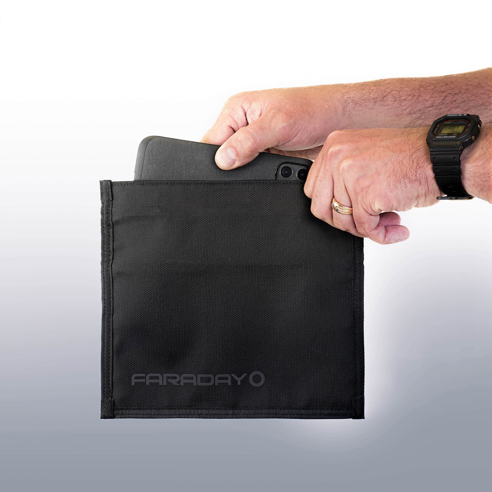 JACKET Pro Faraday CORDURA® Phone Bag – Magnetic Closure (8.5″ x 4.5″) - View 1