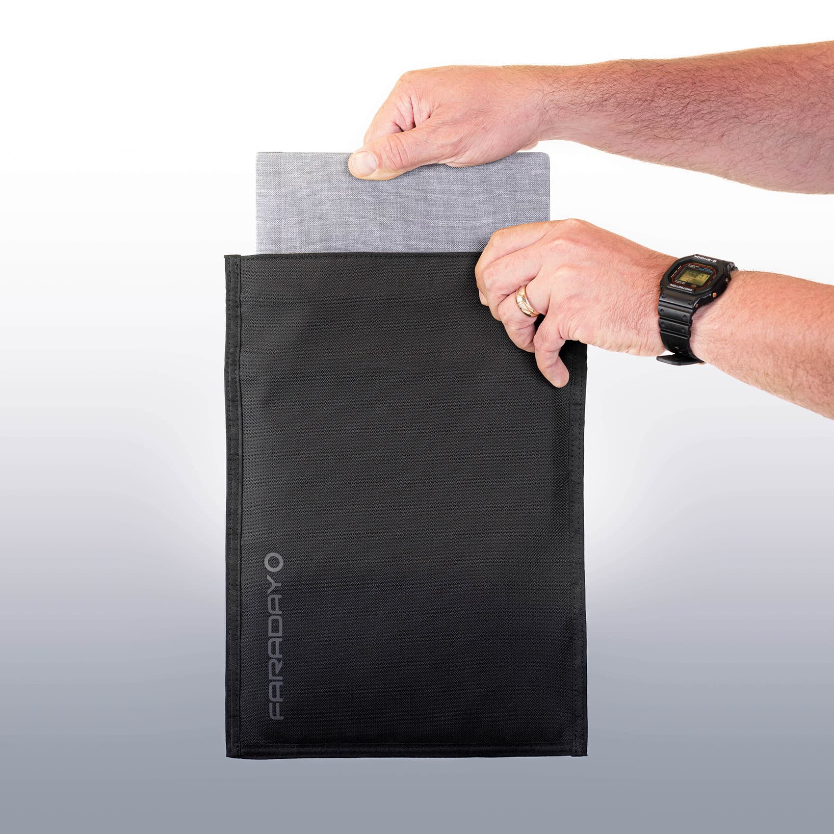 JACKET Pro Faraday CORDURA® Tablet Bag – Magnetic Closure (9″ x 10.5″) - View 1